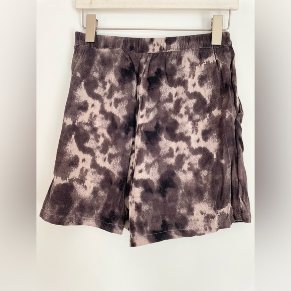 Short - Picture 2 of 2